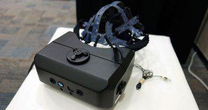 Gafas de realidad virtual controlada por el cerebro de EPFL.